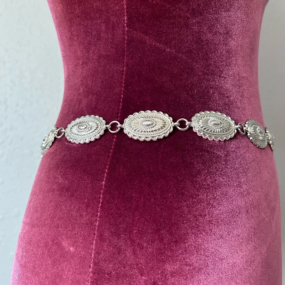 Illuma Women’s Silver Concho Statement Belt NWT - Picture 3 of 8